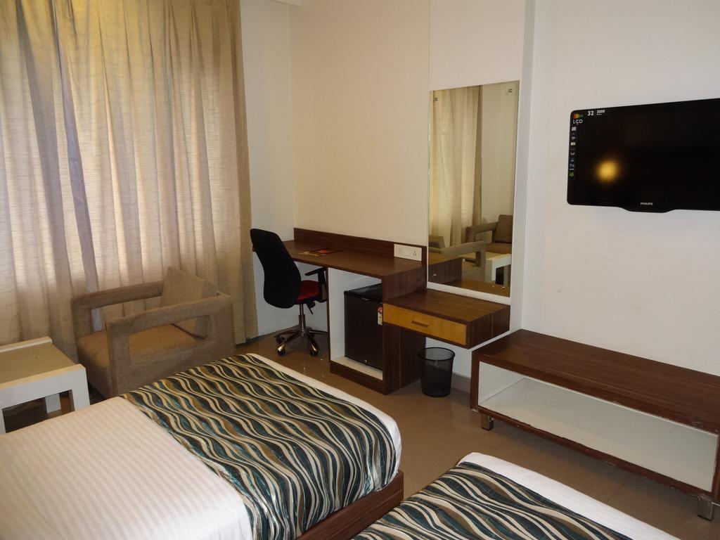 คอนติเนนทอลปาร์คโฮเต็ล Hotel วิเจยาวารา ภายนอก รูปภาพ