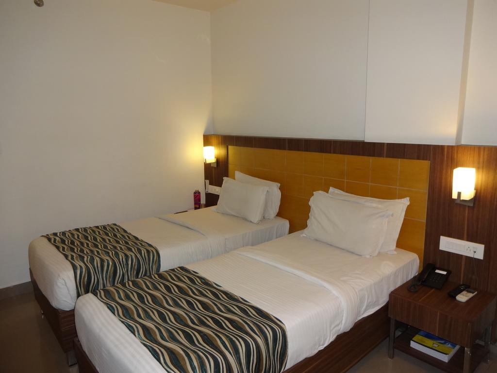 คอนติเนนทอลปาร์คโฮเต็ล Hotel วิเจยาวารา ภายนอก รูปภาพ