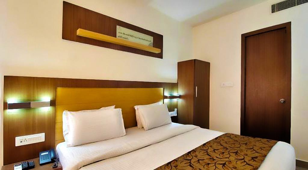 คอนติเนนทอลปาร์คโฮเต็ล Hotel วิเจยาวารา ภายนอก รูปภาพ