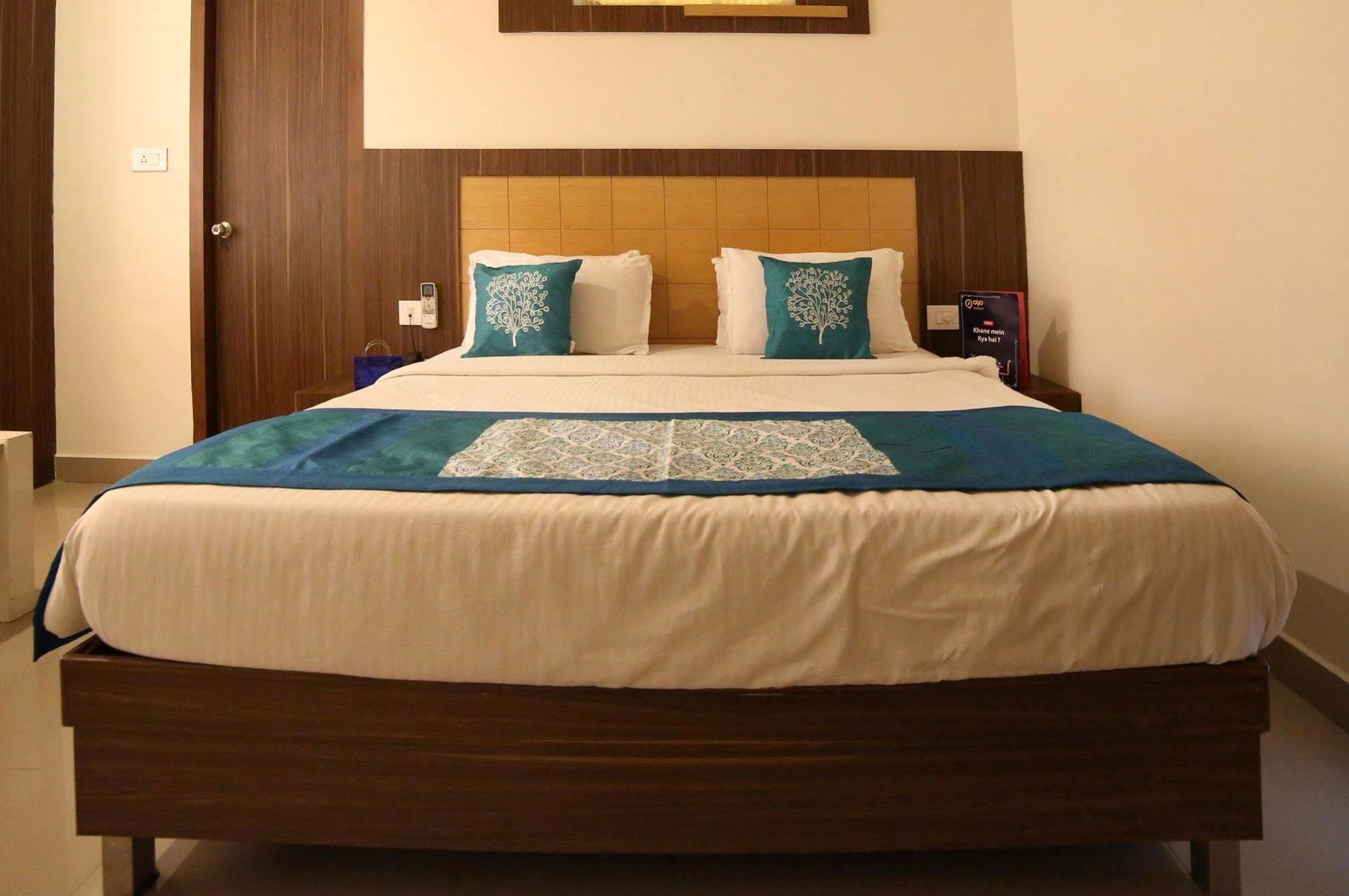 คอนติเนนทอลปาร์คโฮเต็ล Hotel วิเจยาวารา ภายนอก รูปภาพ